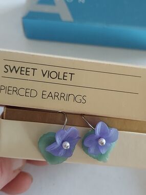 Vintage Avon Sweet Violet Purple Flower Drop Earrings with Green Leaf